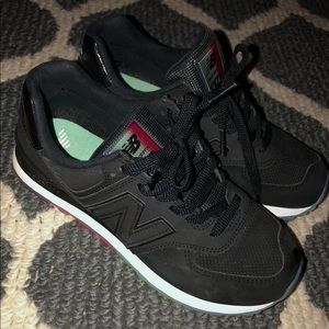 New Balance Womans Tennis Shoe (Size 8)